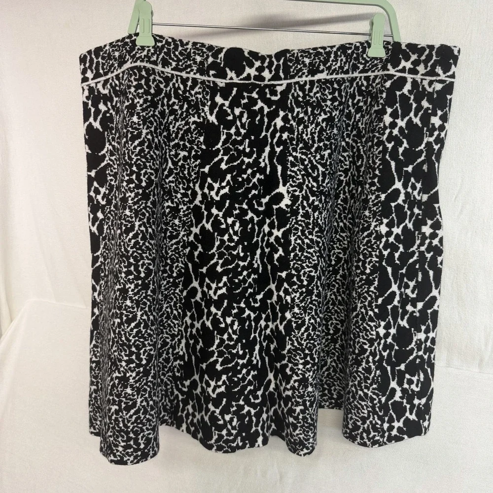 Lane Bryant Heavy Knit A-line Skirt Black White Animal Print 22/24 Plus